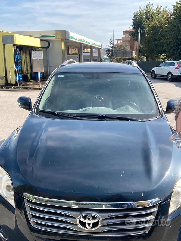 Nero Usata 2010 Toyota RAV4 SUV | 6000 € (Ottimo prezzo) - Immagine 1/4