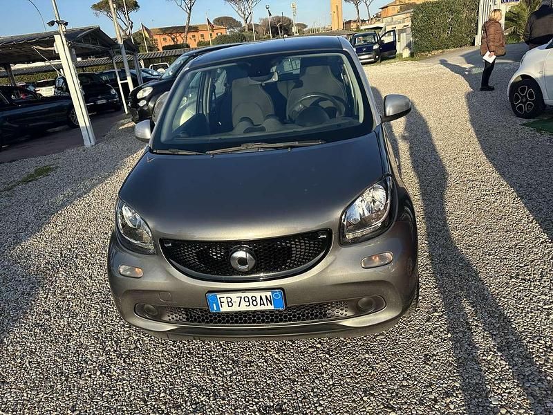 Usata Smart ForFour Prime 71 CV (52 kW) 2015 Grigio Utilitaria