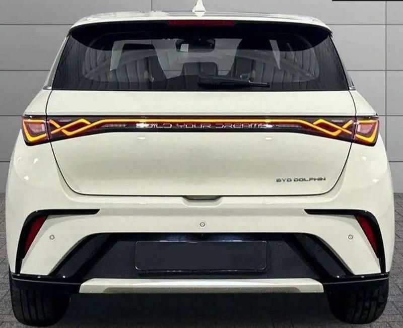 Nuova BYD Dolphin Comfort 150 kW (204 CV) 2026 Cream white Utilitaria