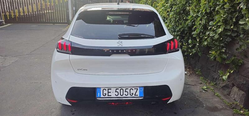 Usata Peugeot 208 Allure 101 CV (74 kW) 2021 Utilitaria