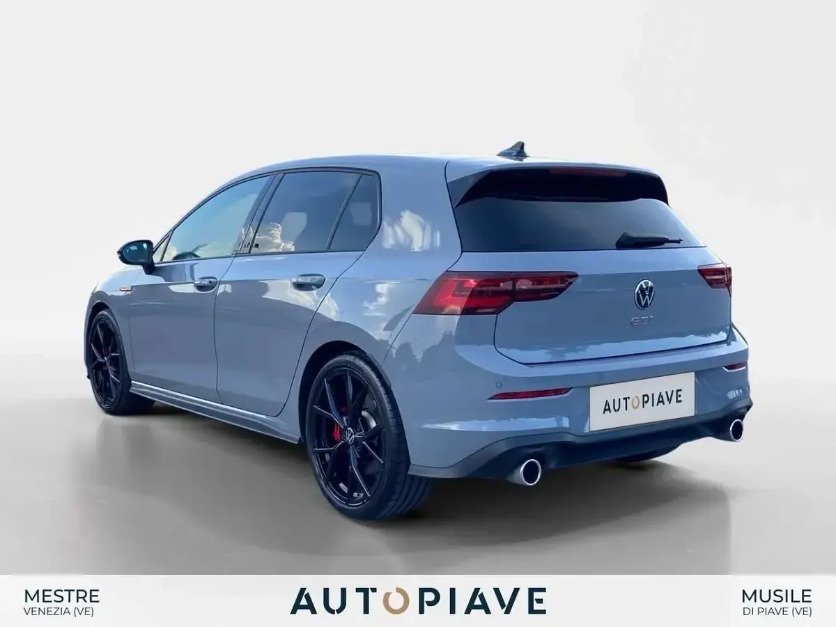 Usata VW Golf VIII GTI 245 CV (180 kW) 2024 Grigio Berlina