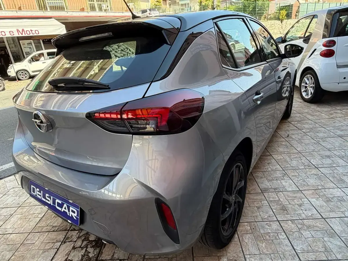 Usata Opel Corsa Design & Tech 101 CV (74 kW) 2023 Grigio Utilitaria