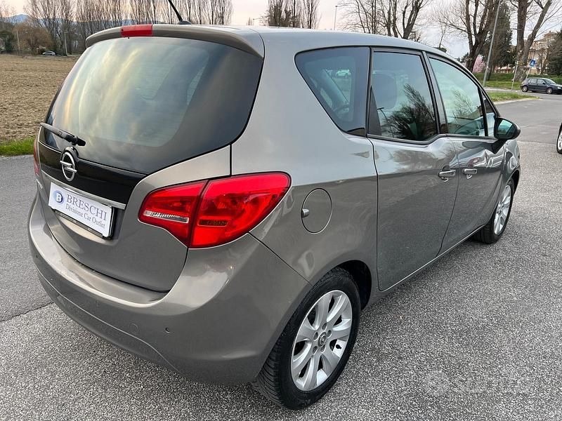 Usata Opel Meriva 101 CV (74 kW) 2011 Grigio Monovolume