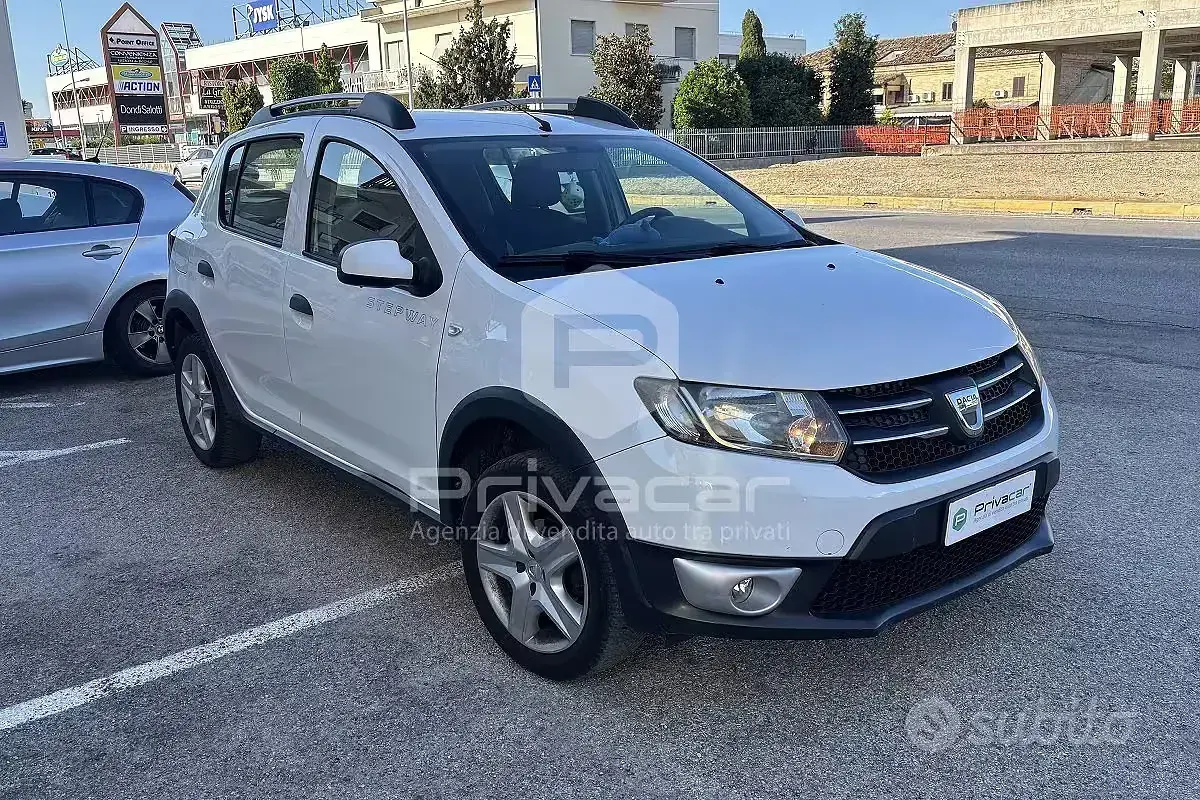 Usata Dacia Sandero Prestige 90 CV (66 kW) 2015 Bianco Utilitaria