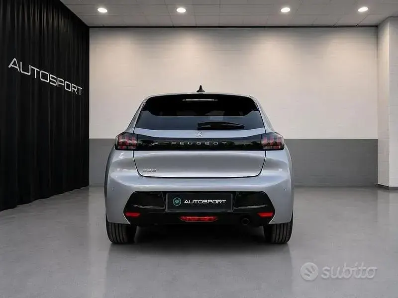 Usata Peugeot 208 Allure 102 CV (75 kW) 2025 Grigio Utilitaria
