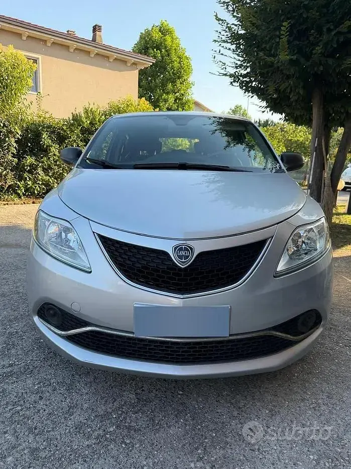 Usata Lancia Ypsilon 69 CV (50 kW) 2018 Grigio Utilitaria
