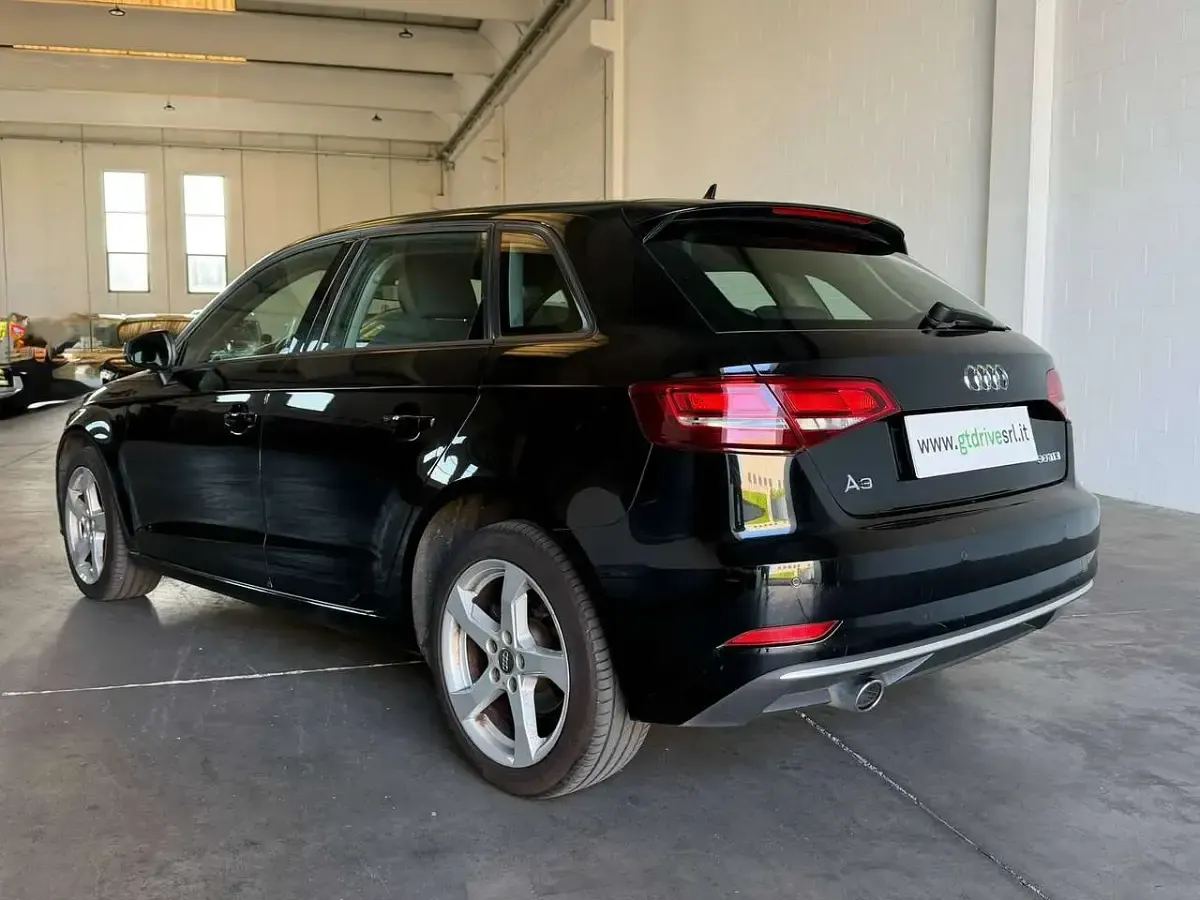Usata Audi A3 Business 116 CV (85 kW) 2019 Nero metallizzato Berlina