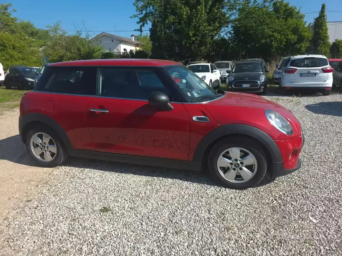 Usata Mini ONE 75 CV (55 kW) 2014 Rosso Utilitaria