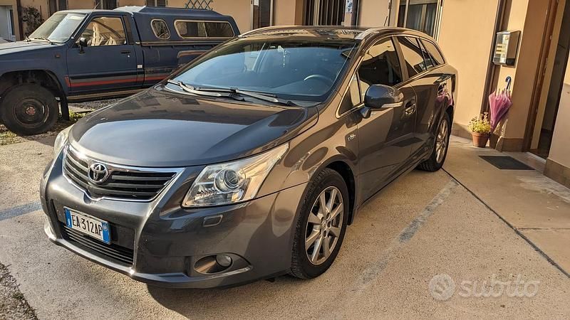 Grigio Usata 2009 Toyota Avensis Station wagon | 5500 € - Immagine 1/4