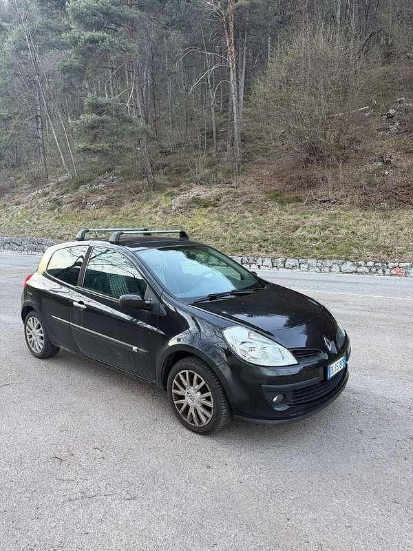 Usata Renault Clio II Dynamique 86 CV (63 kW) 2007 Berlina