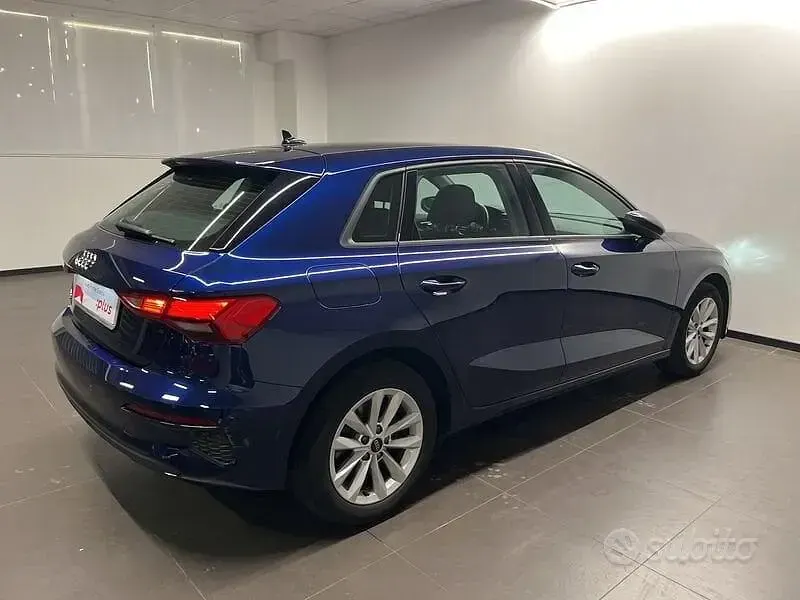 Usata Audi A3 Business 150 CV (110 kW) 2023 Blu navarra metallizzato Berlina