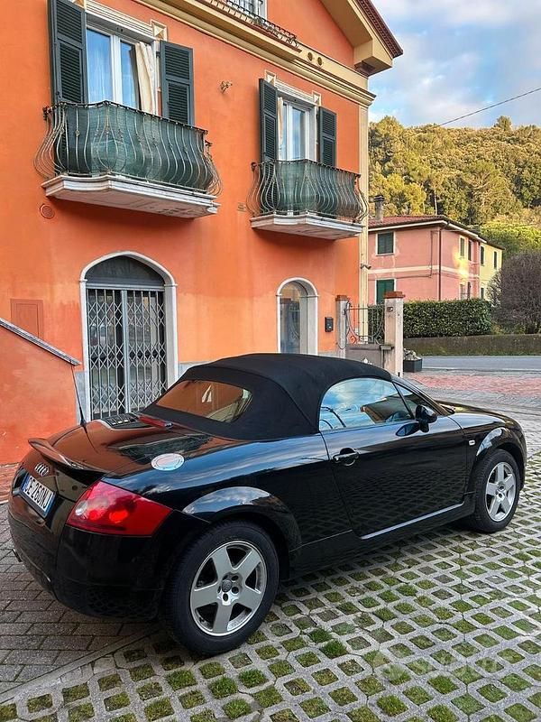 Usata Audi TT Roadster 150 CV (110 kW) 2002 Nero Cabrio