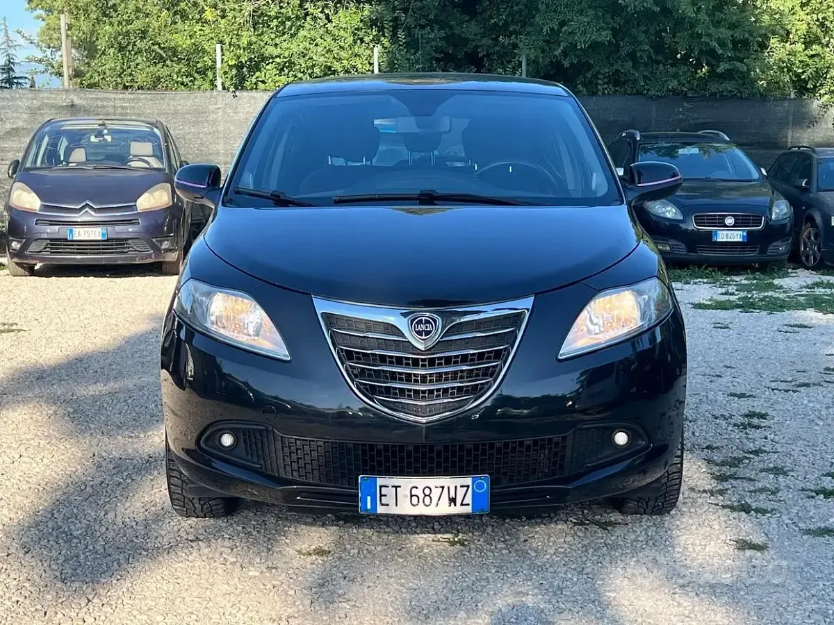 Usata Lancia Ypsilon 69 CV (50 kW) 2014 Nero Utilitaria