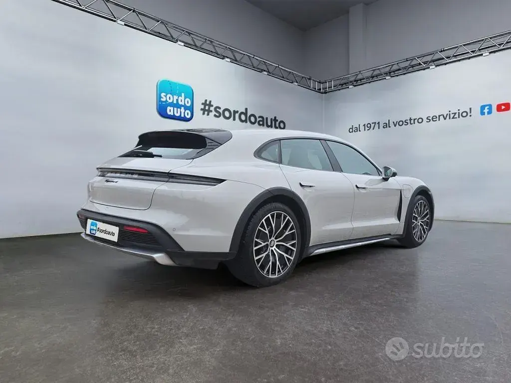 Usata Porsche Taycan 4 Cross Turismo Cross Turismo 139 kW (190 CV) 2023 Grigio Station wagon