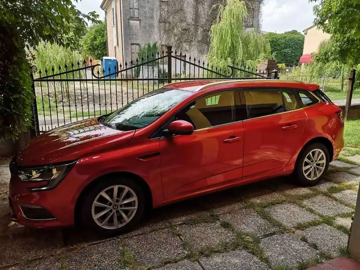 Usata Renault Mégane GrandTour Intens 110 CV (80 kW) 2017 Rosso Station wagon