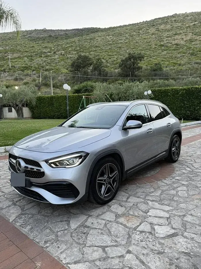 Usata Mercedes GLA200 AMG line 150 CV (110 kW) 2022 Grigio SUV