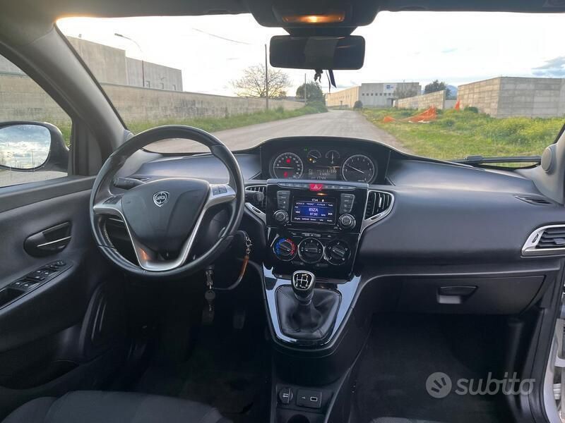 Usata Lancia Ypsilon 80 CV (58 kW) 2020 Grigio Utilitaria