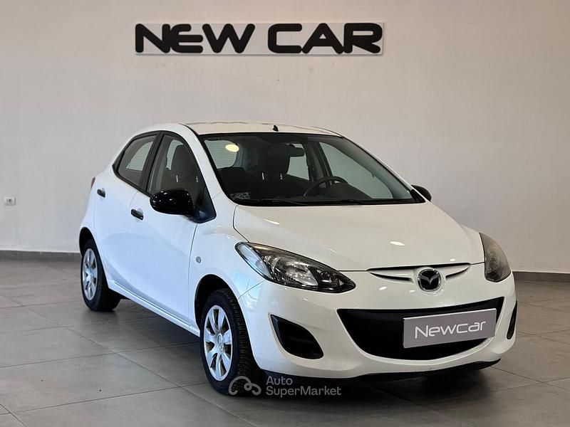 Usata Mazda 2 Trendy 75 CV (55 kW) 2011 Bianco Utilitaria