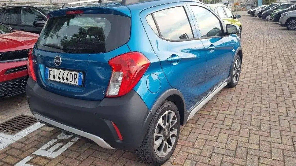 Usata Opel Karl Rocks 73 CV (53 kW) 2019 Verde Utilitaria