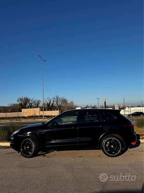 Usata Porsche Cayenne 2011 Nero SUV
