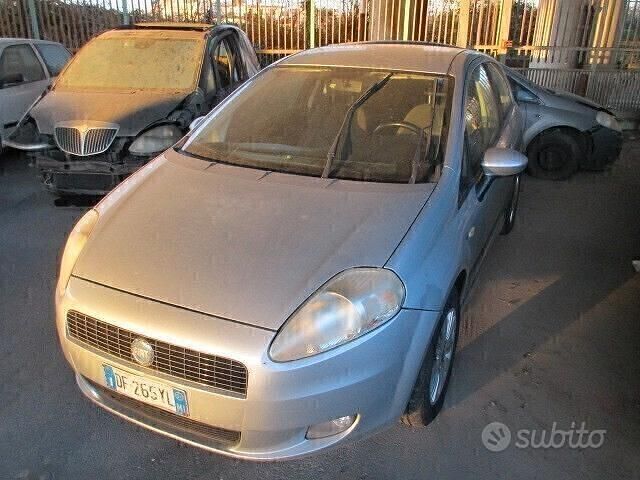 Usata Fiat Grande Punto Dynamic 77 CV (56 kW) 2007 Blu Utilitaria