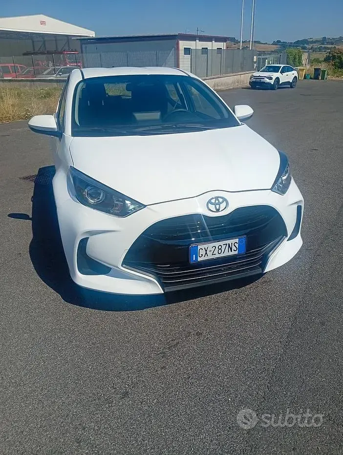 Nuova Toyota Yaris 101 CV (74 kW) 2025 Bianco Utilitaria
