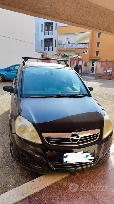 Usata Opel Zafira 110 CV (80 kW) 2009 Nero Monovolume