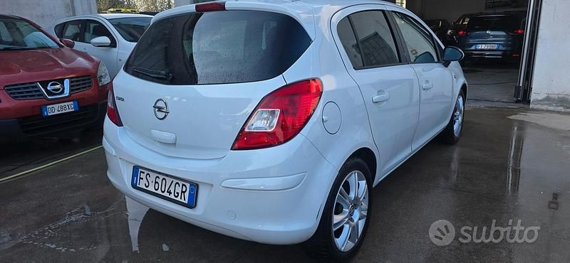 Usata Opel Corsa Edition 85 CV (62 kW) 2013 Bianco Utilitaria