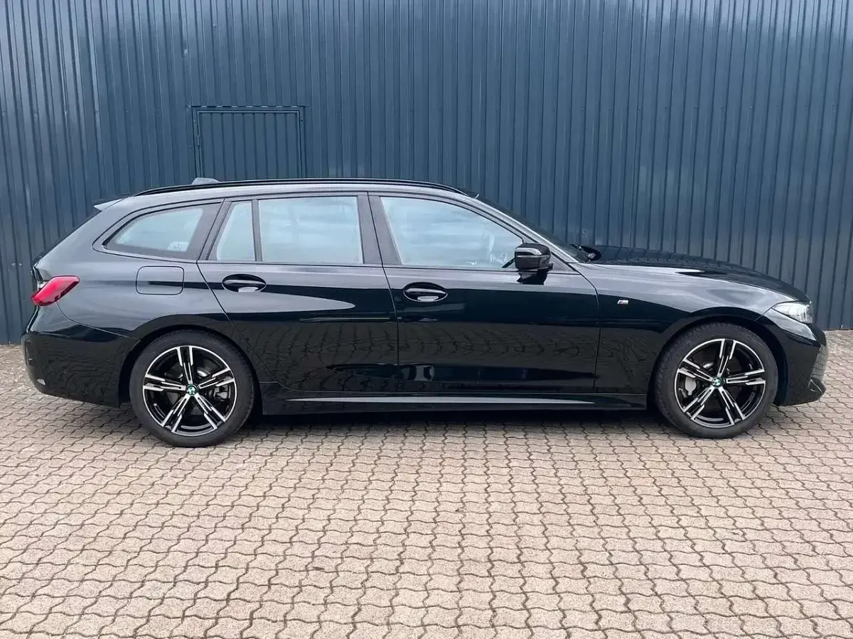 Usata BMW 330 M Sport 245 CV (180 kW) 2025 Metallic black sapphire Station wagon