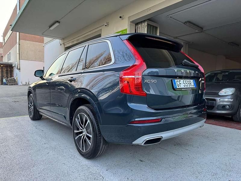 Usata Volvo XC90 Momentum 235 CV (172 kW) 2021 Denim blue SUV
