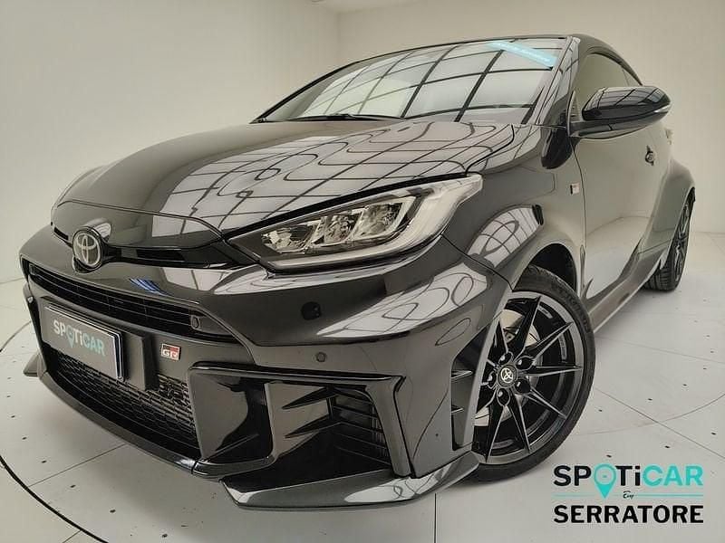 Usata Toyota Yaris 280 CV (205 kW) 2025 Nero Berlina