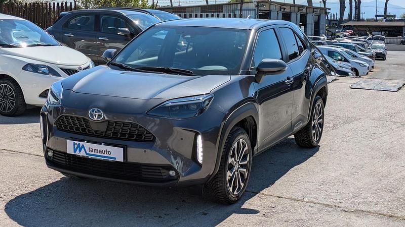 Usata Toyota Yaris Hybrid Trend 92 CV (67 kW) 2022 Grigio Monovolume