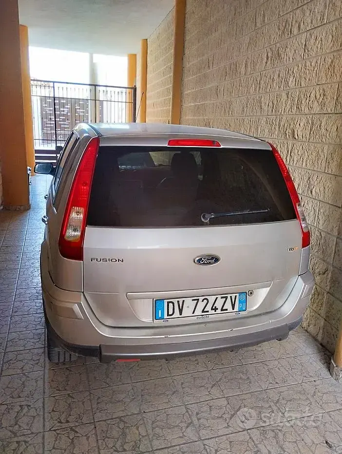 Usata Ford Fusion 68 CV (50 kW) 2009 Grigio Utilitaria