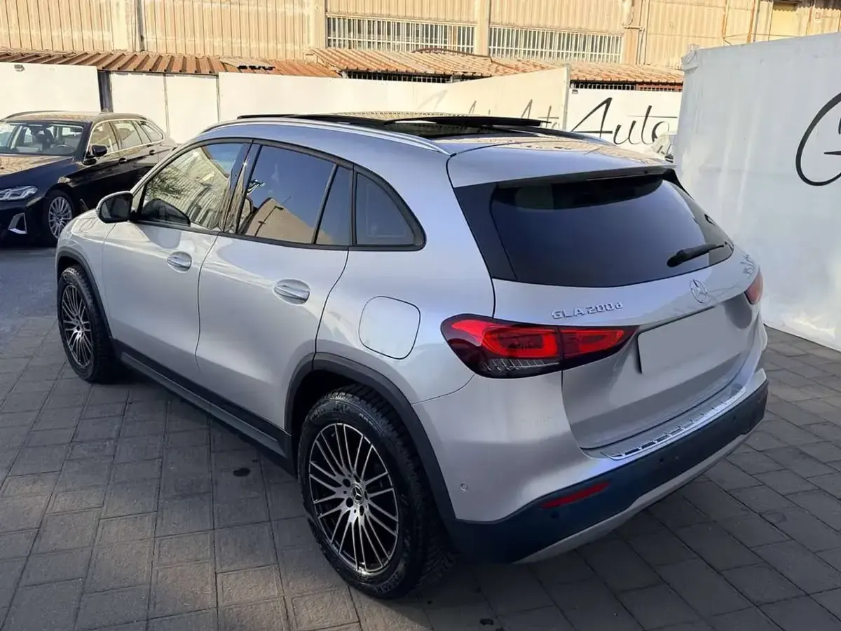 Usata Mercedes GLA200 Business 150 CV (110 kW) 2022 Argento SUV