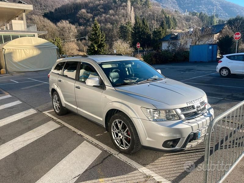 Usata Fiat Freemont 140 CV (102 kW) 2011 Grigio SUV