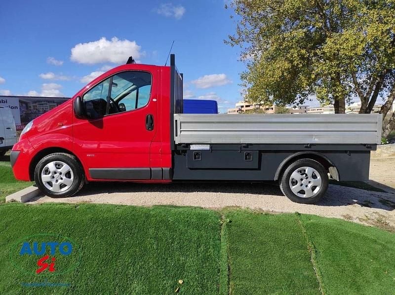 Usata Opel Vivaro 114 CV (83 kW) 2009 Rosso Monovolume