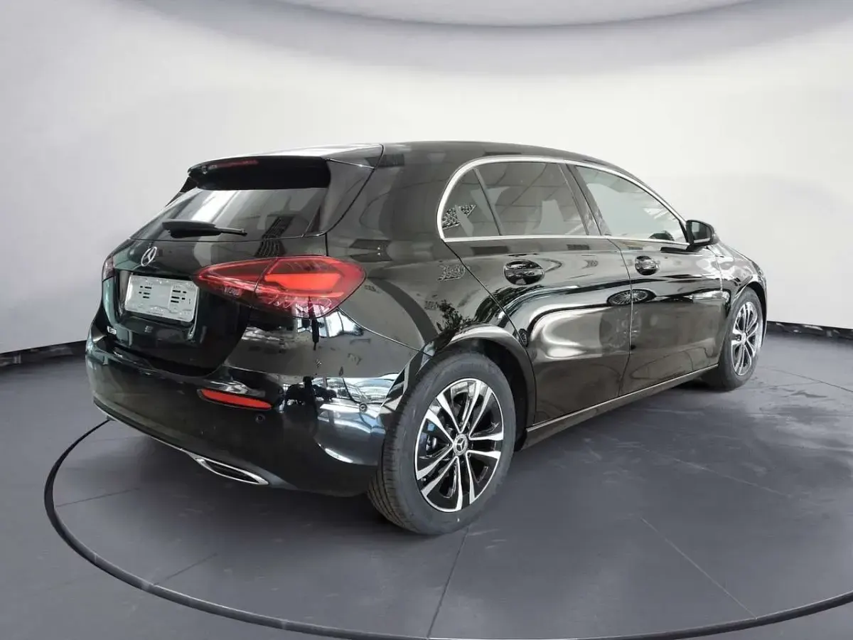 Nuova Mercedes A180 Advanced 136 CV (100 kW) 2025 Nero Berlina