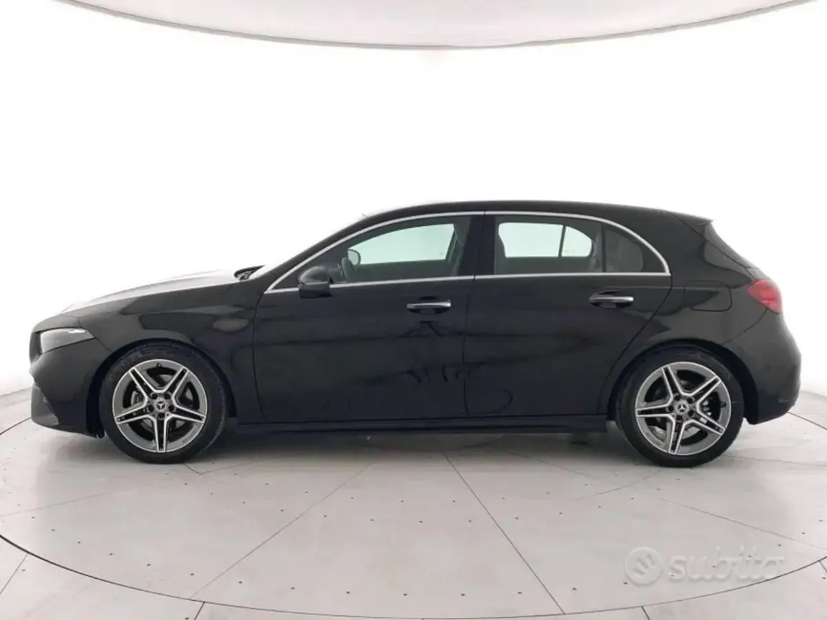 Usata Mercedes A180 AMG Line Premium 136 CV (100 kW) 2025 Nero Berlina