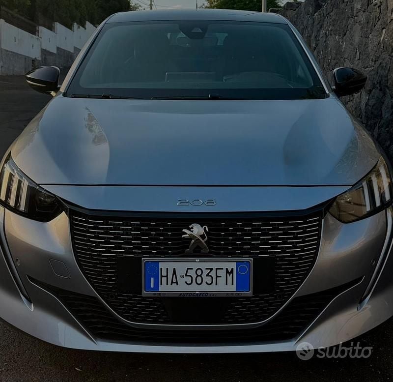 Usata Peugeot 208 GT 130 CV (95 kW) 2023 Grigio Utilitaria