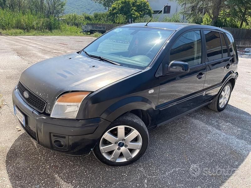 Nero Usata 2009 Ford Fusion Titanium Tre volumi | 990 € (Ottimo prezzo) - Immagine 1/4