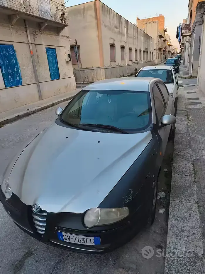 Begagnad Alfa Romeo 147 116 HK (85 kW) 2002 Grå Halvkombi