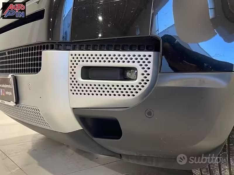 Usata Land Rover Defender SE 400 CV (294 kW) 2023 Nero SUV