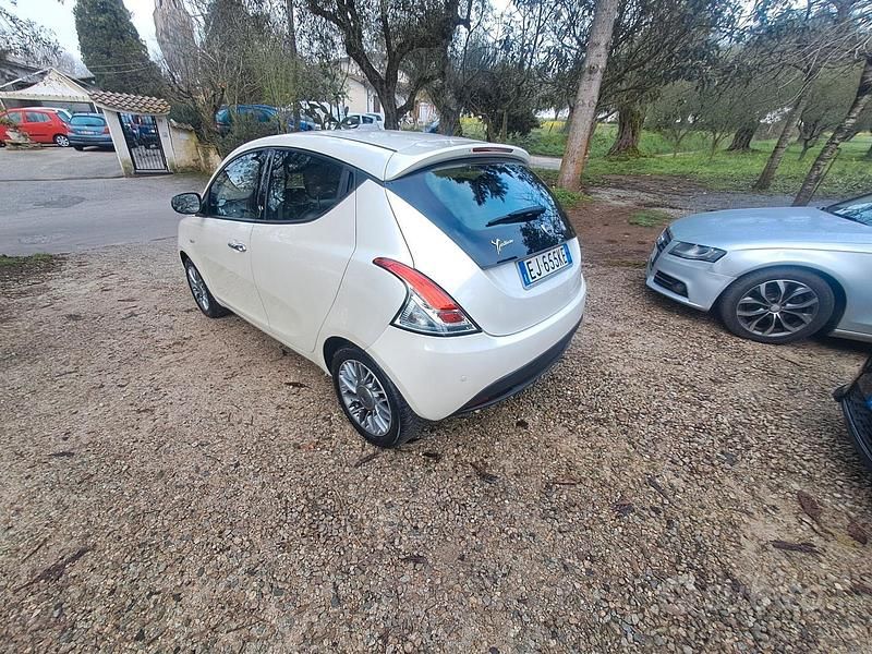 Usata Lancia Ypsilon S 69 CV (50 kW) 2011 Bianco Utilitaria