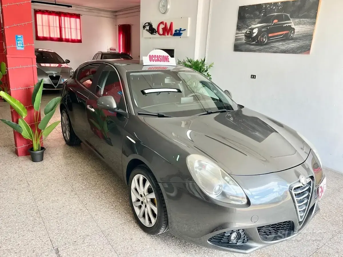 Usata Alfa Romeo Giulietta Exclusive 105 CV (77 kW) 2013 Grigio Utilitaria