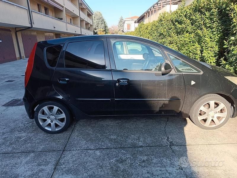 Nero Usata 2006 Mitsubishi Colt Due volumi | 1300 € (Ottimo prezzo) - Immagine 1/4