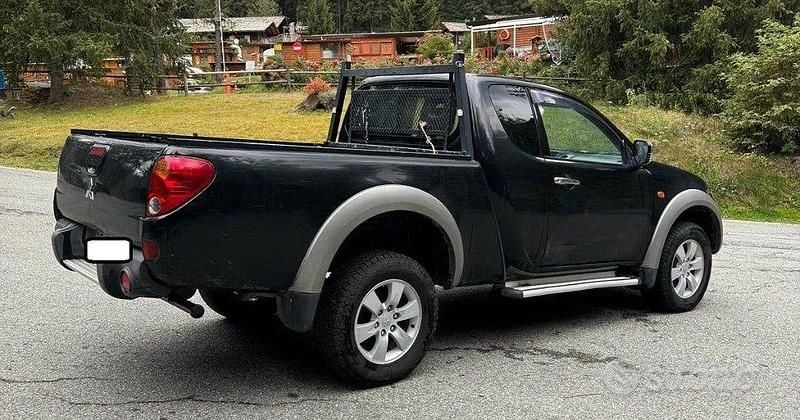 Usata Mitsubishi L200 Intense 136 CV (100 kW) 2008 Nero Pick-up