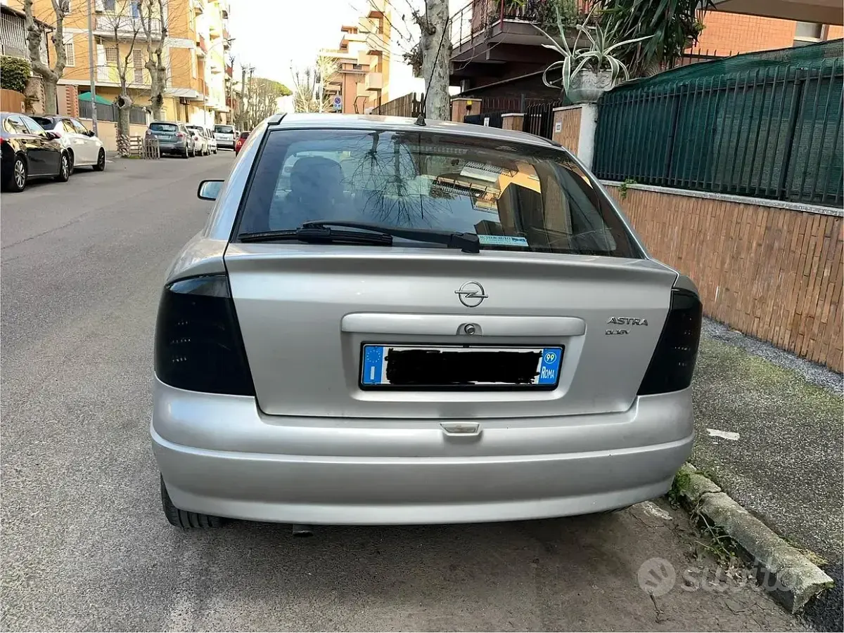 Usata Opel Astra 1999 Grigio Berlina