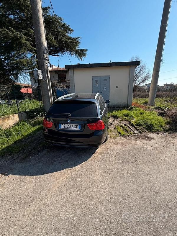 Usata BMW 318 143 CV (105 kW) 2010 Nero Station wagon