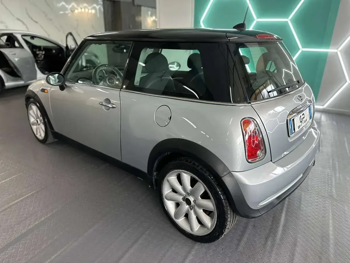 Usata Mini Cooper 116 CV (85 kW) 2006 Argento Utilitaria