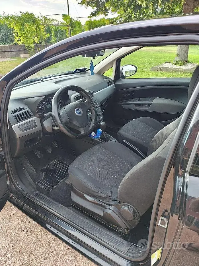 Usata Fiat Grande Punto 75 CV (55 kW) 2007 Nero Utilitaria